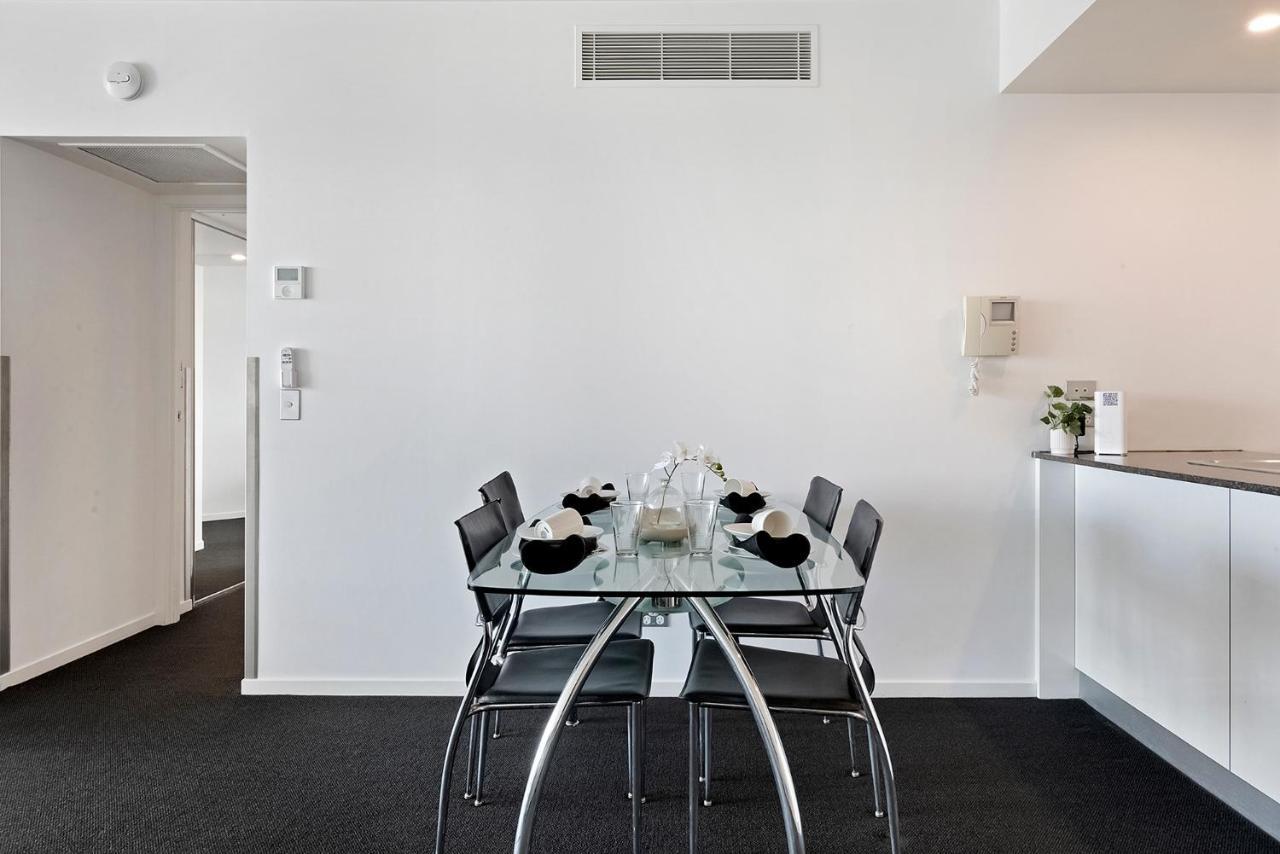 Sierra Grand Broadbeach - Self Contained & Privately Managed Apartments Gold Coast Extérieur photo