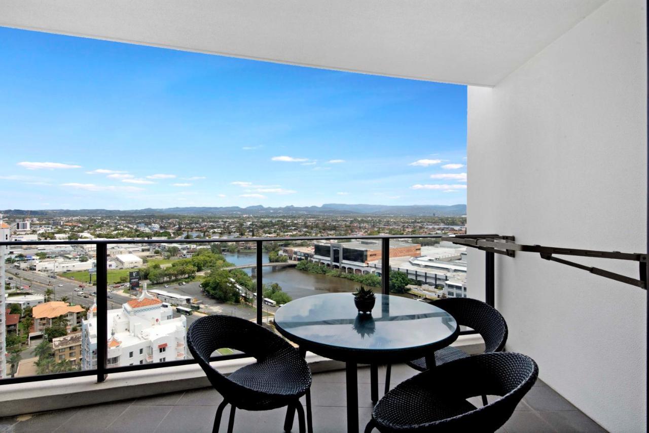 Sierra Grand Broadbeach - Self Contained & Privately Managed Apartments Gold Coast Extérieur photo