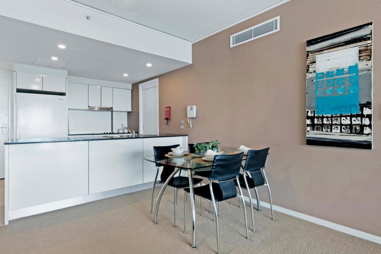 Sierra Grand Broadbeach - Self Contained & Privately Managed Apartments Gold Coast Extérieur photo