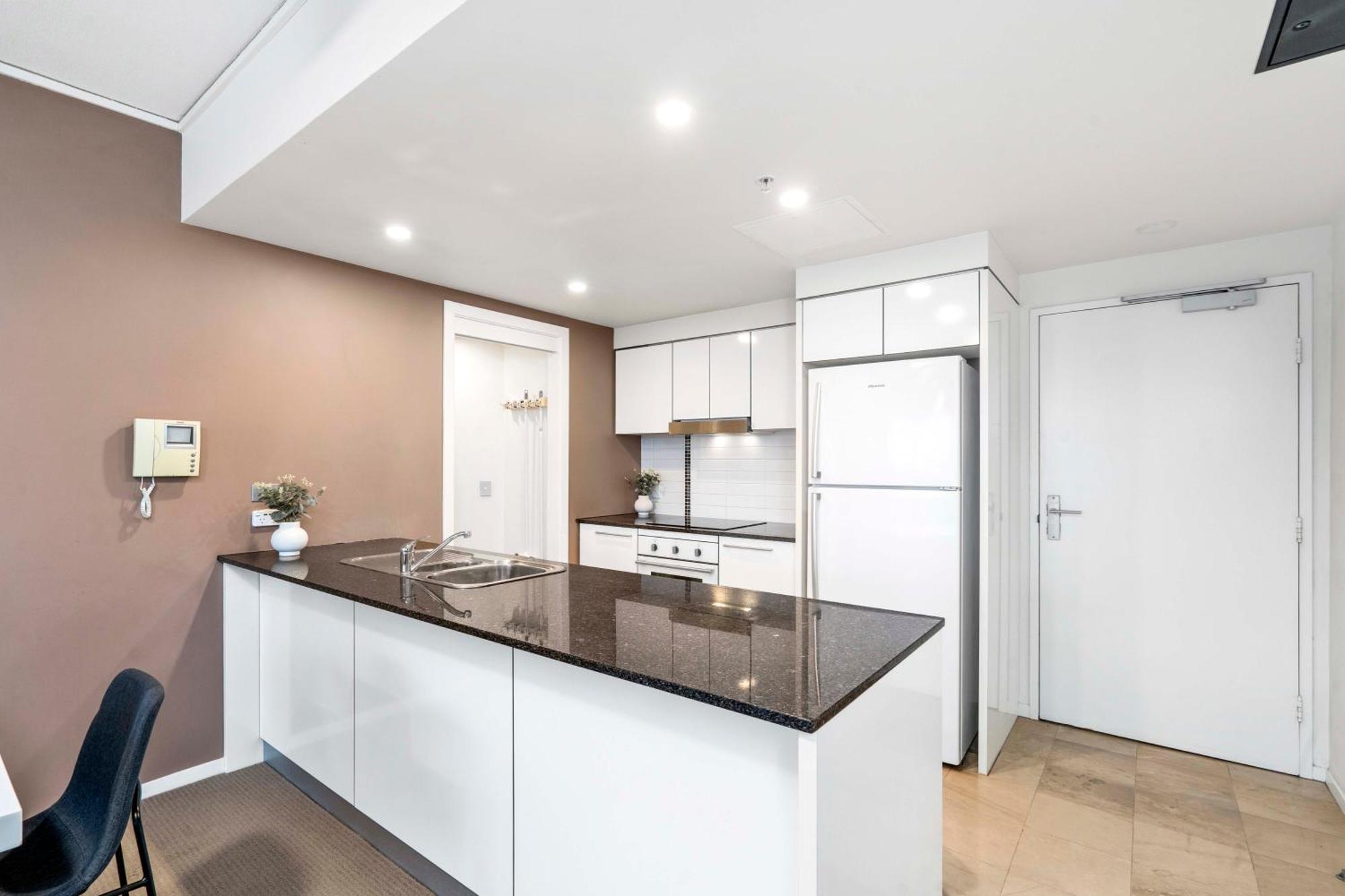 Sierra Grand Broadbeach - Self Contained & Privately Managed Apartments Gold Coast Extérieur photo