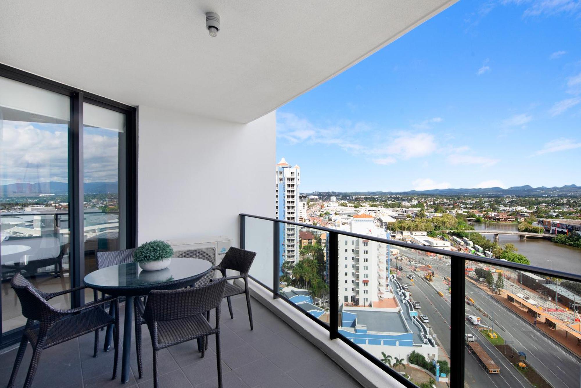 Sierra Grand Broadbeach - Self Contained & Privately Managed Apartments Gold Coast Extérieur photo