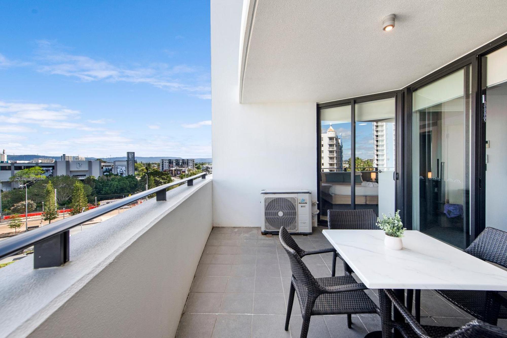 Sierra Grand Broadbeach - Self Contained & Privately Managed Apartments Gold Coast Extérieur photo