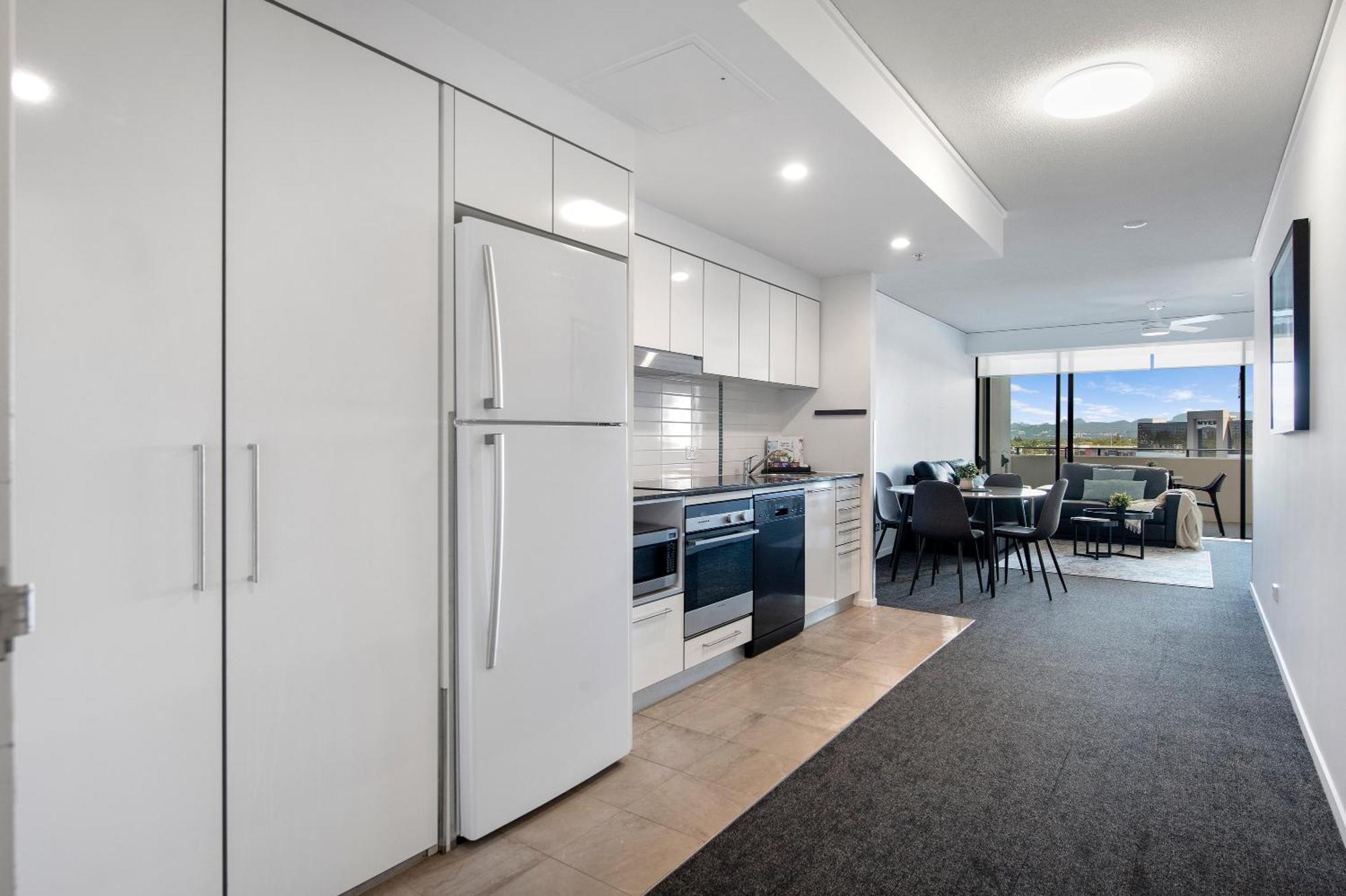 Sierra Grand Broadbeach - Self Contained & Privately Managed Apartments Gold Coast Extérieur photo