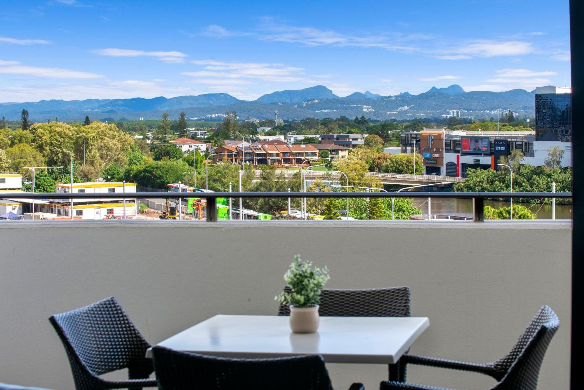 Sierra Grand Broadbeach - Self Contained & Privately Managed Apartments Gold Coast Extérieur photo
