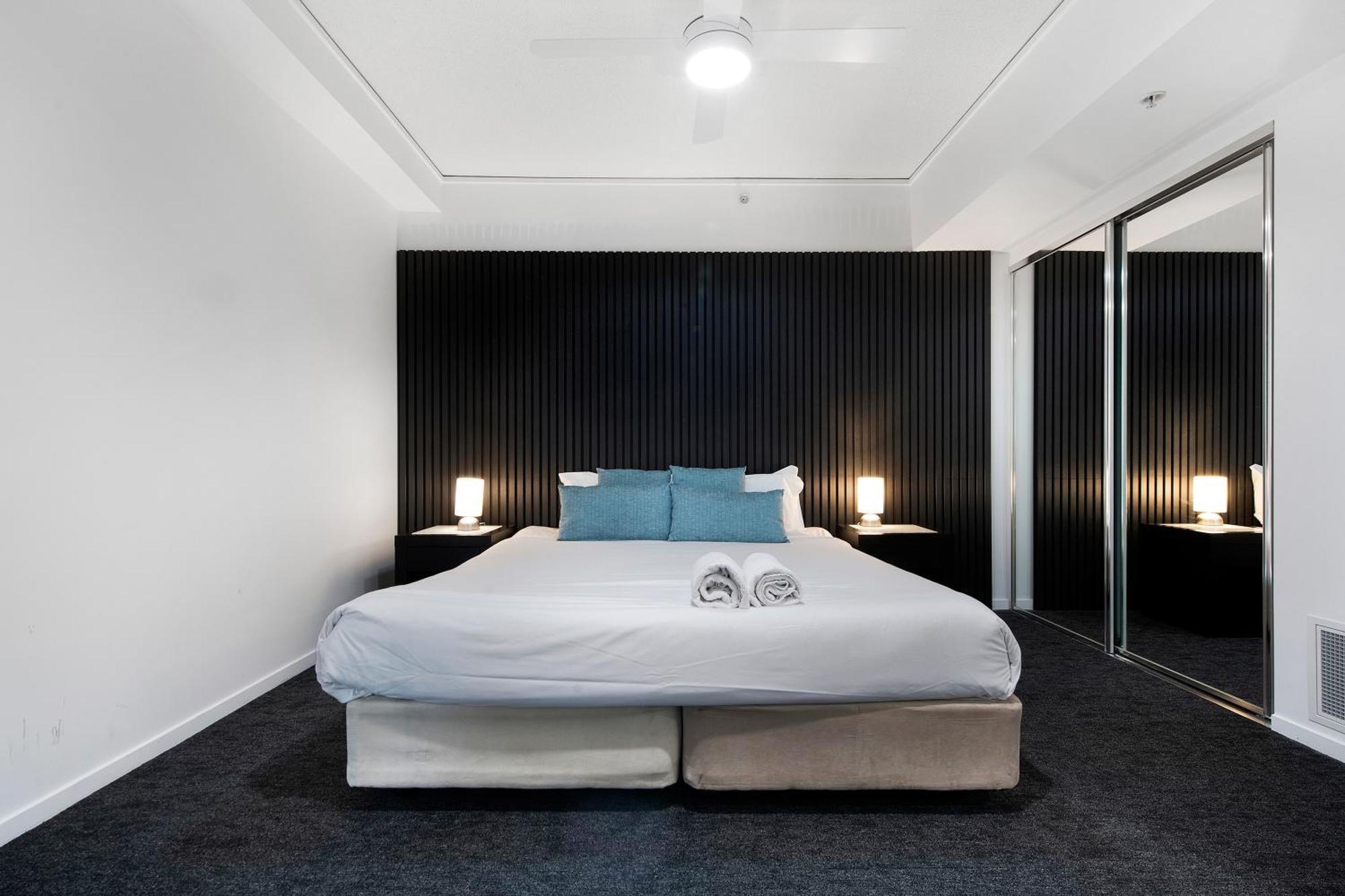 Sierra Grand Broadbeach - Self Contained & Privately Managed Apartments Gold Coast Extérieur photo